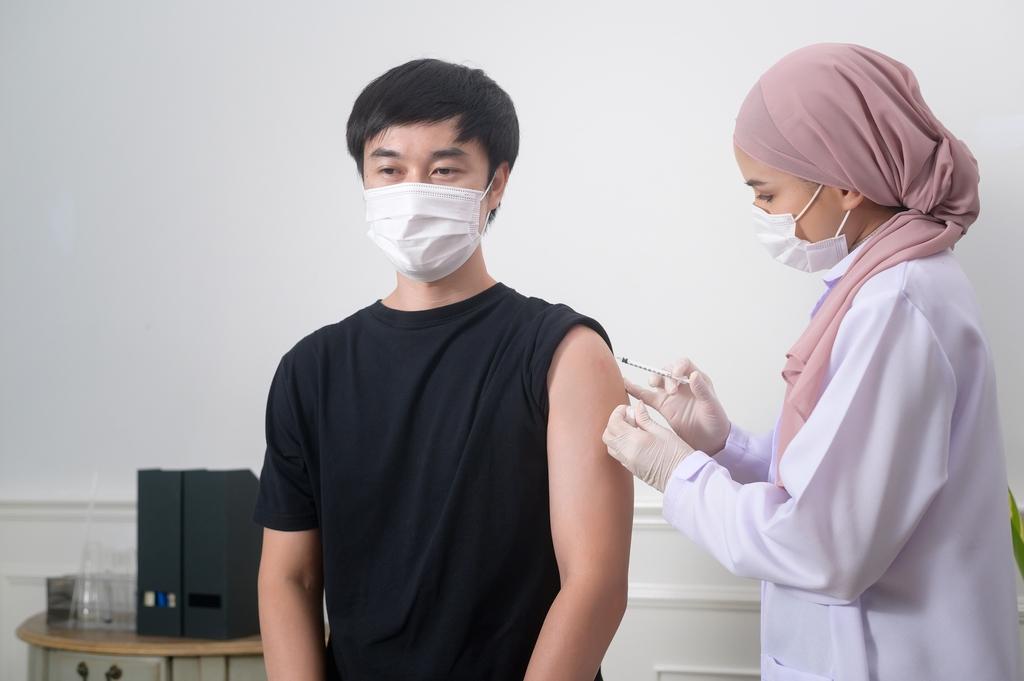 Pentingnya Booster Vaksin Pneumonia untuk Dewasa